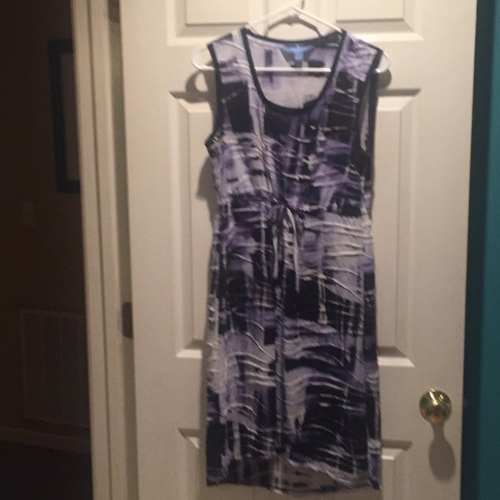 Simply Vera size M, street length dress.